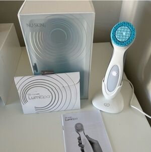 Nu Skin ageLOC LumiSpa Facial Cleansing